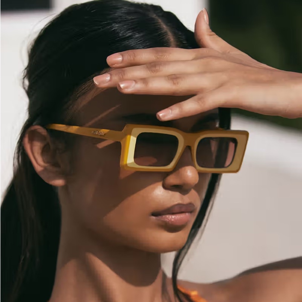 Hera Sunglasses | Canary - Picture 2 of 8